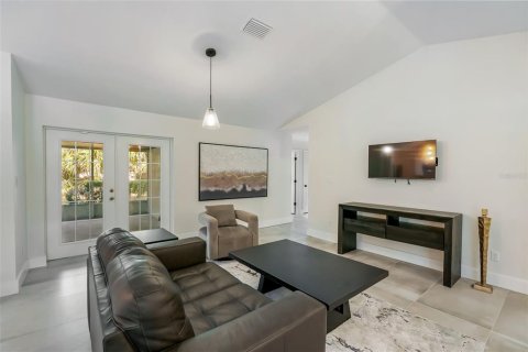 House in Gainesville, Florida 4 bedrooms, 199.55 sq.m. № 2105782 - photo 6