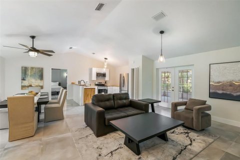 House in Gainesville, Florida 4 bedrooms, 199.55 sq.m. № 2105782 - photo 3
