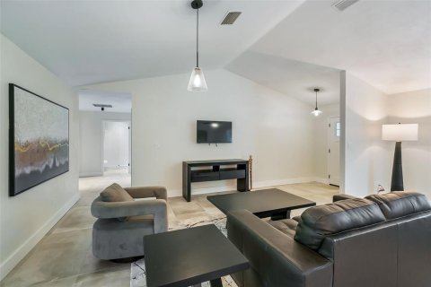 House in Gainesville, Florida 4 bedrooms, 199.55 sq.m. № 2105782 - photo 7