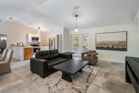 House in Gainesville, Florida 4 bedrooms, 199.55 sq.m. № 2105782 - photo 5