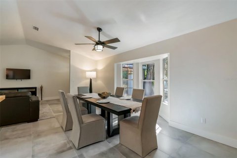 House in Gainesville, Florida 4 bedrooms, 199.55 sq.m. № 2105782 - photo 15