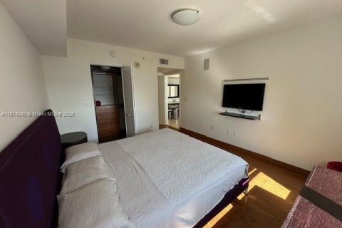 Condo in Miami, Florida, 2 bedrooms  № 1957583 - photo 12