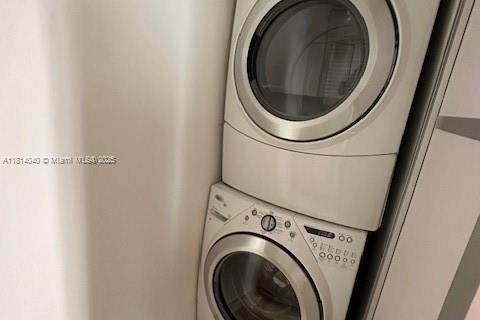 Condo in Miami, Florida, 2 bedrooms  № 1957583 - photo 9