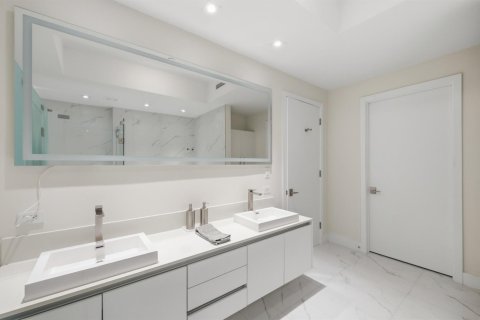 Condo in Riviera Beach, Florida, 2 bedrooms  № 2146343 - photo 19