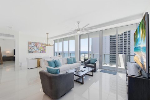 Condo in Riviera Beach, Florida, 2 bedrooms  № 2146343 - photo 2