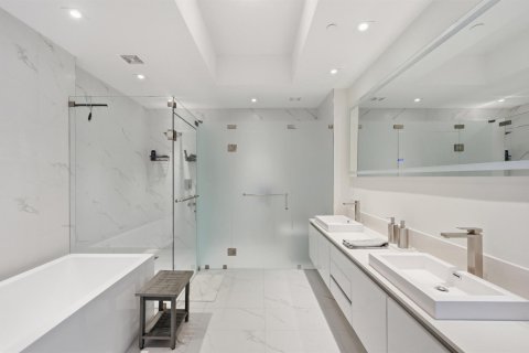 Condo in Riviera Beach, Florida, 2 bedrooms  № 2146343 - photo 18