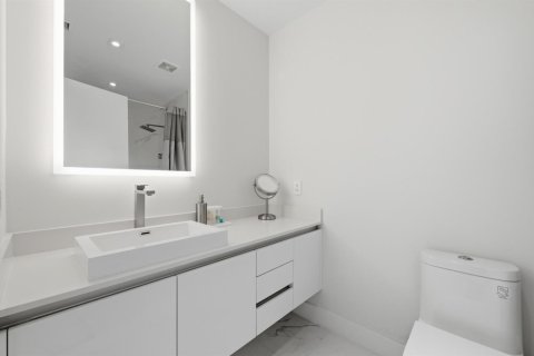 Condo in Riviera Beach, Florida, 2 bedrooms  № 2146343 - photo 21