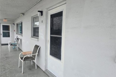 Condominio en venta en Saint Petersburg, Florida, 1 dormitorio, 71.07 m2 № 2258446 - foto 2