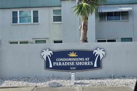Condominio en Saint Petersburg, Florida, 1 dormitorio № 2258446