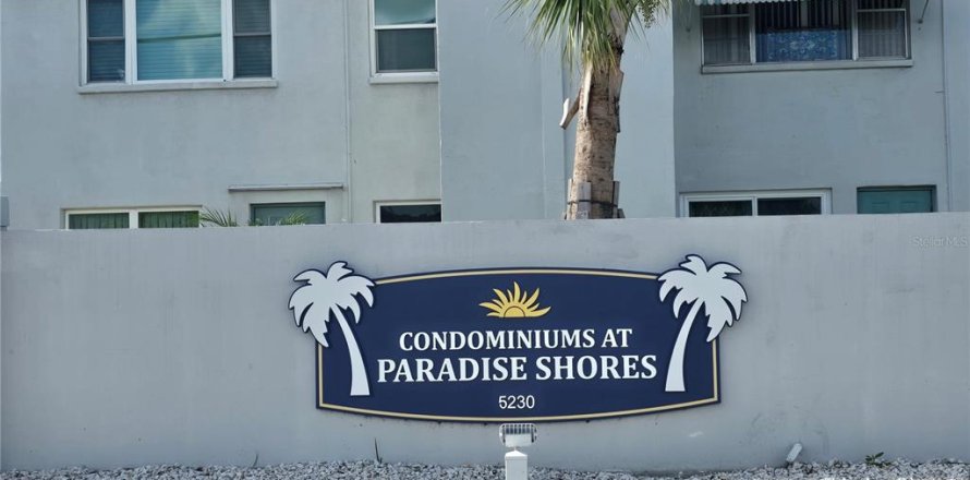 Condominio en Saint Petersburg, Florida, 1 dormitorio  № 2258446