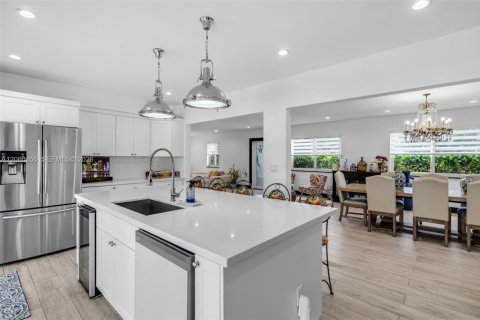House in Miami, Florida 3 bedrooms, 192.49 sq.m. № 2244308 - photo 15