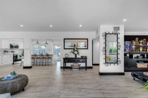 House in Miami, Florida 3 bedrooms, 192.49 sq.m. № 2244308 - photo 7