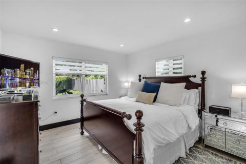 House in Miami, Florida 3 bedrooms, 192.49 sq.m. № 2244308 - photo 19