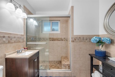 House in Miami, Florida 3 bedrooms, 192.49 sq.m. № 2244308 - photo 27