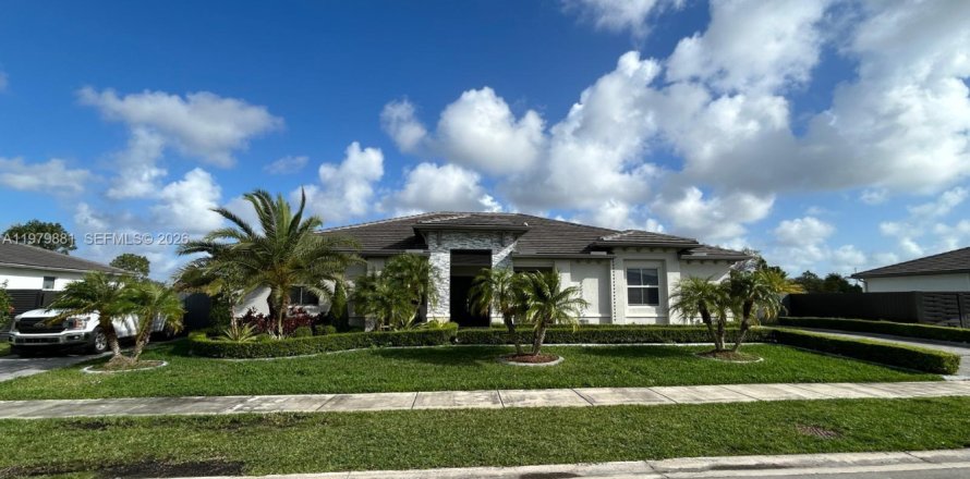 Casa en Homestead, Florida 3 dormitorios, 246.56 m2 № 2043673