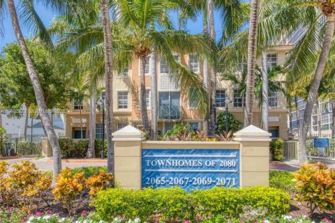 Condo à Hallandale Beach, Floride, 3 chambres  № 2183948