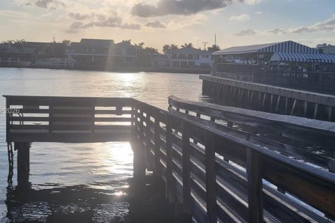 Copropriété à louer à Hallandale Beach, Floride: 3 chambres, 139.35 m2 № 2183948 - photo 21
