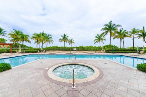 Copropriété à louer à Hallandale Beach, Floride: 3 chambres, 139.35 m2 № 2183948 - photo 17