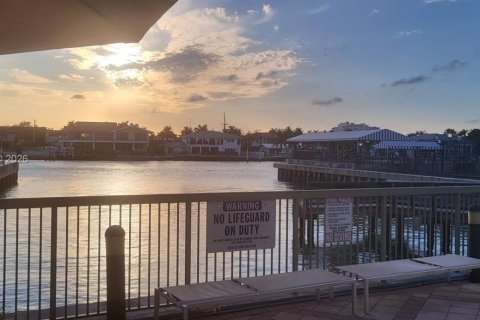 Copropriété à louer à Hallandale Beach, Floride: 3 chambres, 139.35 m2 № 2183948 - photo 20