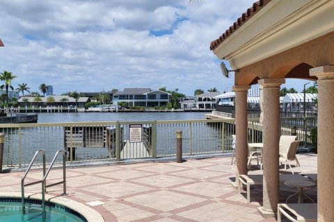 Copropriété à louer à Hallandale Beach, Floride: 3 chambres, 139.35 m2 № 2183948 - photo 19