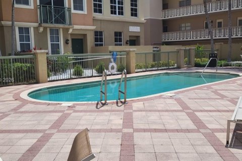 Copropriété à louer à Hallandale Beach, Floride: 3 chambres, 139.35 m2 № 2183948 - photo 16