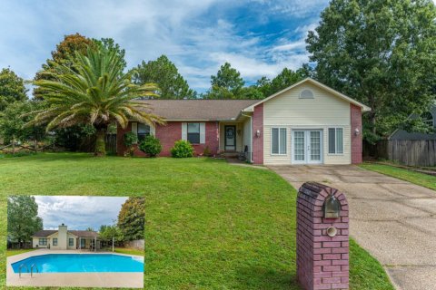 House in Crestview, Florida 3 bedrooms, 148.27 sq.m. № 558449 - photo 1