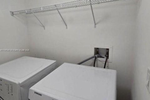 Copropriété à louer à Miami, Floride: 3 chambres, 139.17 m2 № 1862386 - photo 4