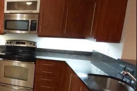 Copropriété à louer à Miami, Floride: 3 chambres, 139.17 m2 № 1862386 - photo 2