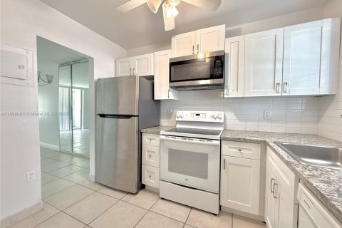 Купить кондоминиум в Санрайз, Флорида 2 спальни, 78.97м2, № 1950381 - фото 5