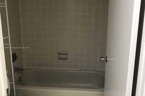 Apartment in Miami, Florida 1 bedroom, 73.11 sq.m. № 1958668 - photo 13