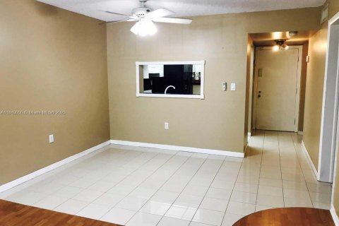 Apartment in Miami, Florida 1 bedroom, 73.11 sq.m. № 1958668 - photo 6