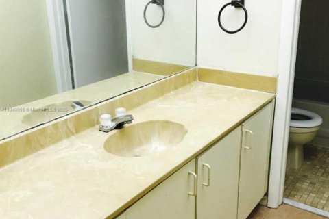 Apartment in Miami, Florida 1 bedroom, 73.11 sq.m. № 1958668 - photo 12