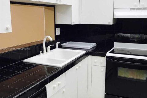 Apartment in Miami, Florida 1 bedroom, 73.11 sq.m. № 1958668 - photo 4