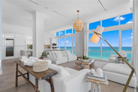 Снять в аренду кондоминиум в Майами-Бич, Флорида 4 спальни, 604.79м2, № 2029552 - фото 10