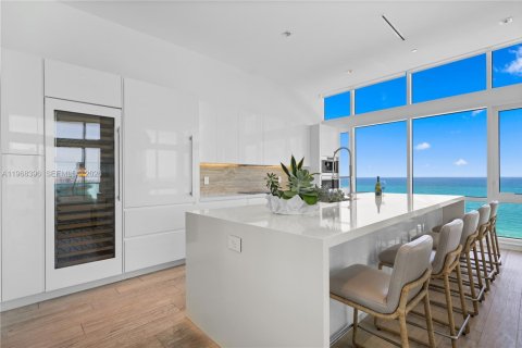 Снять в аренду кондоминиум в Майами-Бич, Флорида 4 спальни, 604.79м2, № 2029552 - фото 14