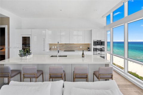 Снять в аренду кондоминиум в Майами-Бич, Флорида 4 спальни, 604.79м2, № 2029552 - фото 9