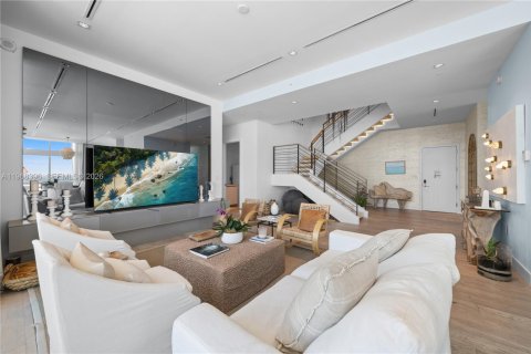 Снять в аренду кондоминиум в Майами-Бич, Флорида 4 спальни, 604.79м2, № 2029552 - фото 28