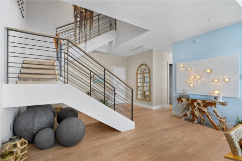 Снять в аренду кондоминиум в Майами-Бич, Флорида 4 спальни, 604.79м2, № 2029552 - фото 17