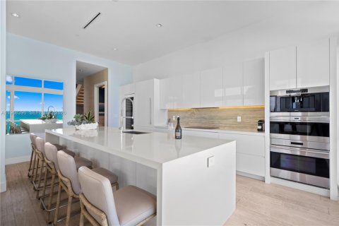 Снять в аренду кондоминиум в Майами-Бич, Флорида 4 спальни, 604.79м2, № 2029552 - фото 16