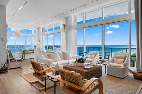 Снять в аренду кондоминиум в Майами-Бич, Флорида 4 спальни, 604.79м2, № 2029552 - фото 2