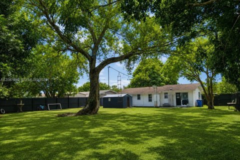 Casa en venta en Lehigh Acres, Florida, 3 dormitorios № 2361829 - foto 2