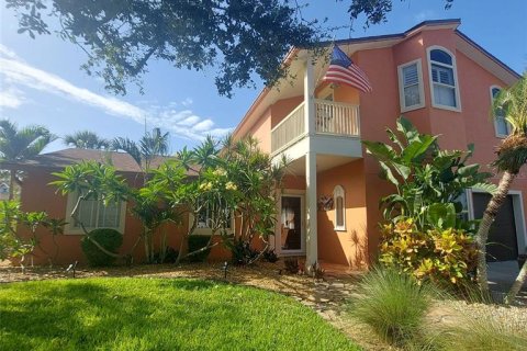 House in Ormond Beach, Florida 4 bedrooms, 261.71 sq.m. № 1810619 - photo 1