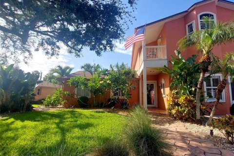 House in Ormond Beach, Florida 4 bedrooms, 261.71 sq.m. № 1810619 - photo 2