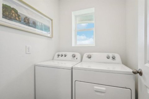 House in San Antonio, Florida 3 bedrooms, 144.93 sq.m. № 1885455 - photo 21