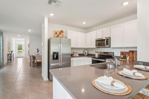 House in San Antonio, Florida 3 bedrooms, 144.93 sq.m. № 1885455 - photo 7