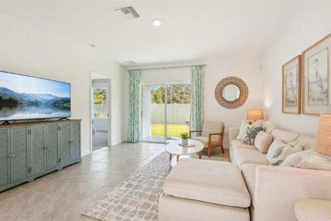 House in San Antonio, Florida 3 bedrooms, 144.93 sq.m. № 1885455 - photo 12