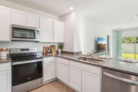 House in San Antonio, Florida 3 bedrooms, 144.93 sq.m. № 1885455 - photo 6