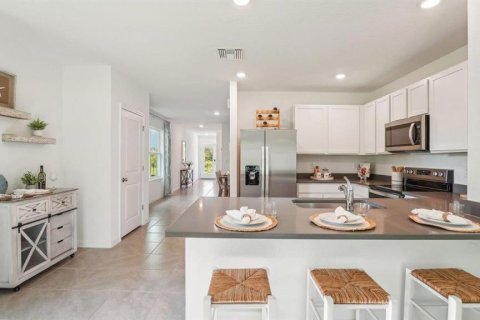House in San Antonio, Florida 3 bedrooms, 144.93 sq.m. № 1885455 - photo 8