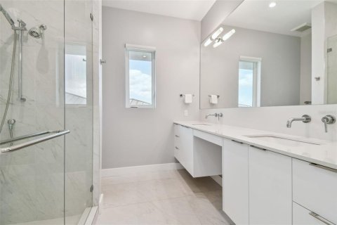 House in Tampa, Florida 6 bedrooms, 566.89 sq.m. № 1652501 - photo 22