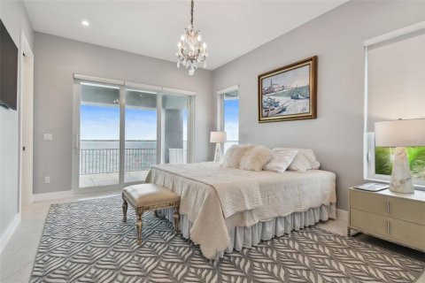 House in Tampa, Florida 6 bedrooms, 566.89 sq.m. № 1652501 - photo 17